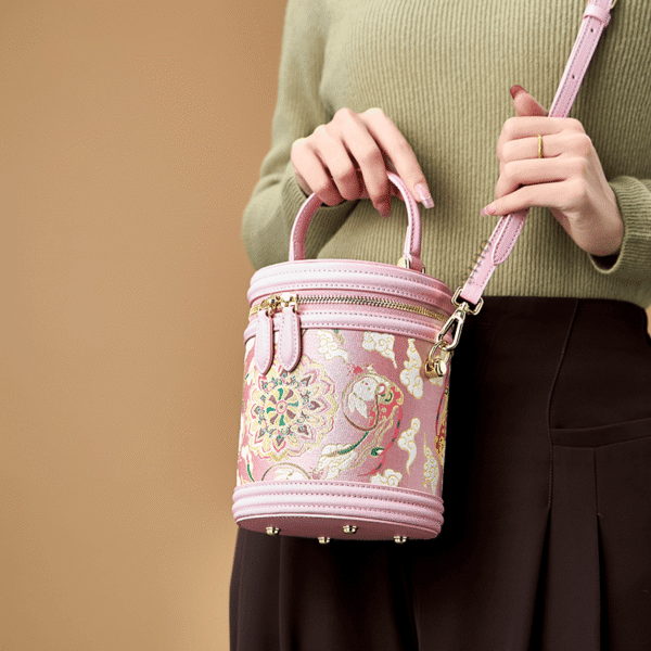 3_歌_ブロケード_ピンク_レトロ_バケツバッグ_蓮_ラッキー_ウサギ柄_-中文 3_Song_Brocade_Pink_Retro_Bucket_Bag_Lotus_Lucky_Rabbit_Pattern_-_SinoCultural