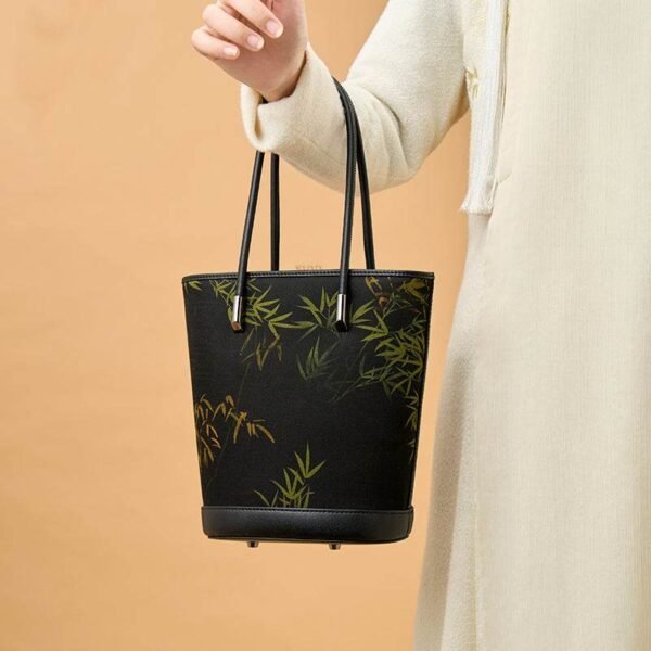 5_祥雲舎_シルク_バンブープリント_クロスボディ_バケットバッグ_P110608 5_Xiangyunsha_Silk_Bamboo_Print_Crossbody_Bucket_Bag_P110608