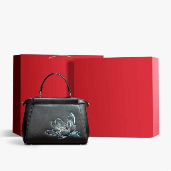 刺繍_レザー_黒_蓮_ハンドバッグ_-_中文2470494 Embroidery_Leather_Black_Lotus_Handbag_-_SinoCultural-2470494