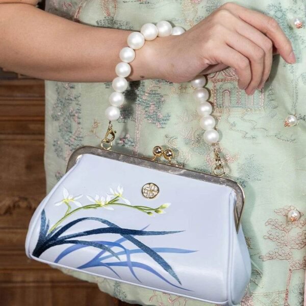 刺繍_レザー_パール_チェーン_キス_ロック_クラッチ_ハンドバッグ_蘭_-_中文2474464 Embroidery_Leather_Pearl_Chain_Kiss_Lock_Clutch_Handbag_Orchid_-_SinoCultural-2474464
