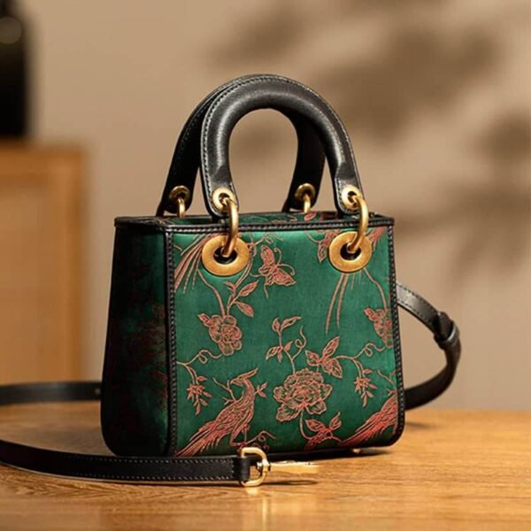 香り_雲_シルク_ヴィンテージ_牛革_ハンドバッグ_ペンダント付き_中文-2479500 Fragrant_Cloud_Silk_Vintage_Cowhide_Handbag_with_Pendant_-_SinoCultural-2479500