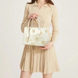 embroidery-leather-white-blooming-peony-tote-bag-model-main