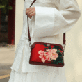 handmade-floral-embroidery-clutch-closeup-03-dedetail