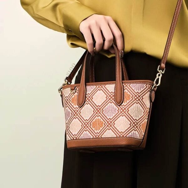 luxury-zhuang-brocade-embroidered-leather-zipper-crossbody-bag-model-crossbody luxury-zhuang-brocade-embroidered-leather-zipper-crossbody-bag-model-crossbody