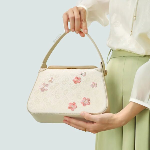 model-hand-holding-plum-blossom-bag model-hand-holding-plum-blossom-bag
