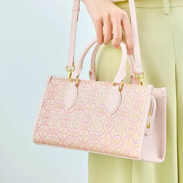 宋錦皮革ハンドバッグピンクゴールド鼎盛モチーフモデルショルダー手持ち song-brocade-leather-handbag-pink-gold-dingsheng-motif-model-shoulder-handheld